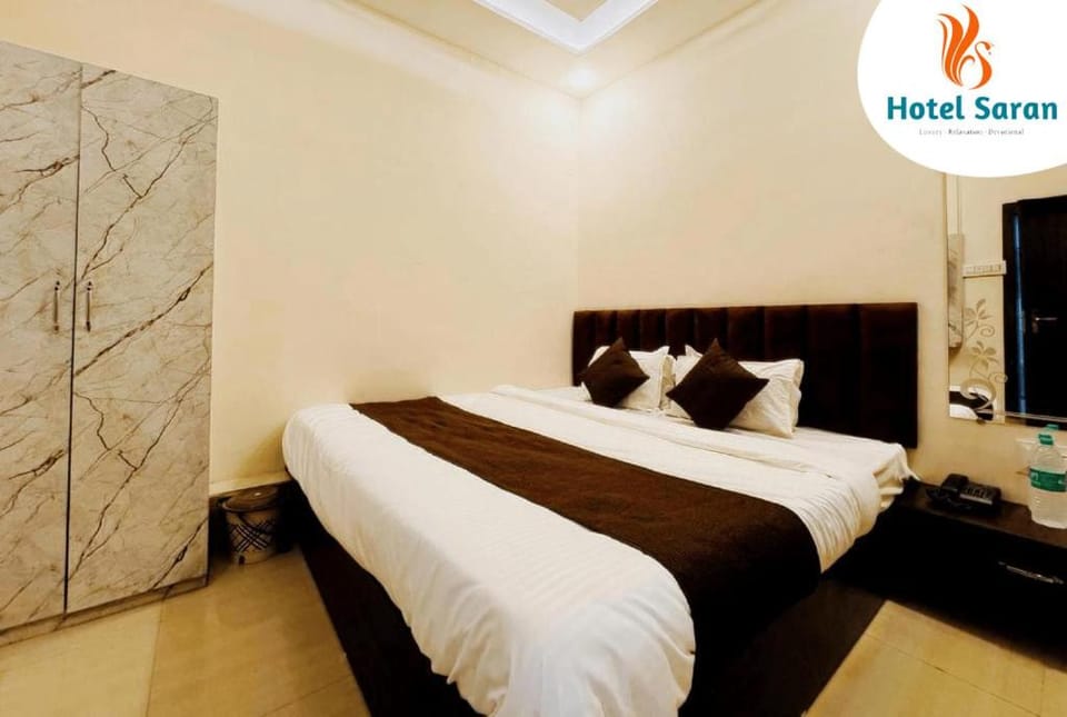 Bed, TV and multimedia, Bedroom