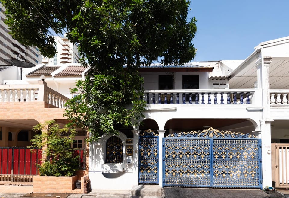Property building, Day, View (from property/room), Balcony/Terrace, Decorative detail, air conditioner