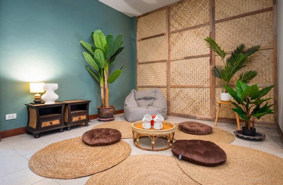 Living room, Lounge or bar, Decorative detail, Seating area, air conditioner