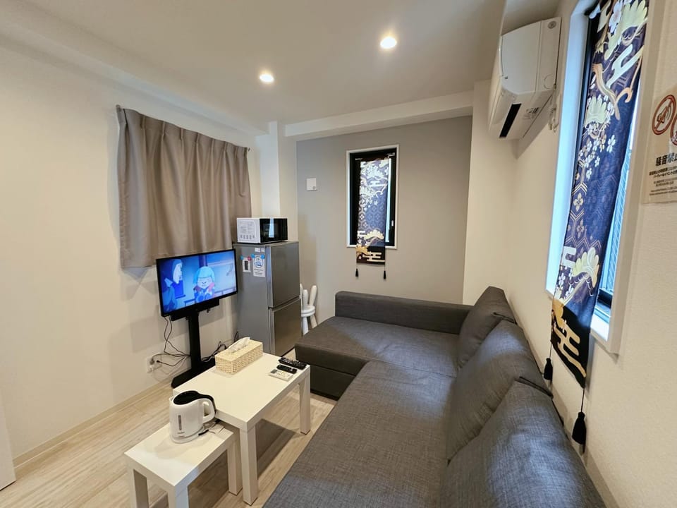 TV and multimedia, Living room, microwave, air conditioner