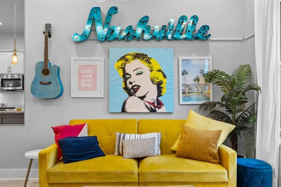 City Heights - Broadway Designer Condo House in Nashville