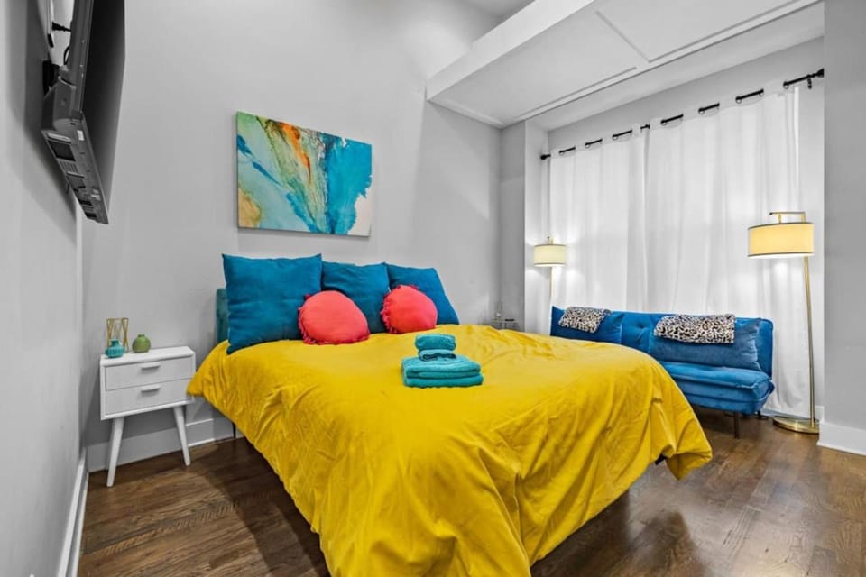 City Heights - Broadway Designer Condo House in Nashville