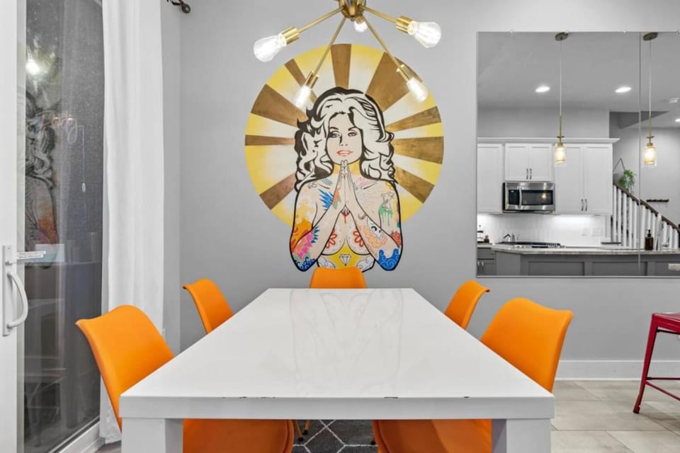 City Heights - Broadway Designer Condo House in Nashville