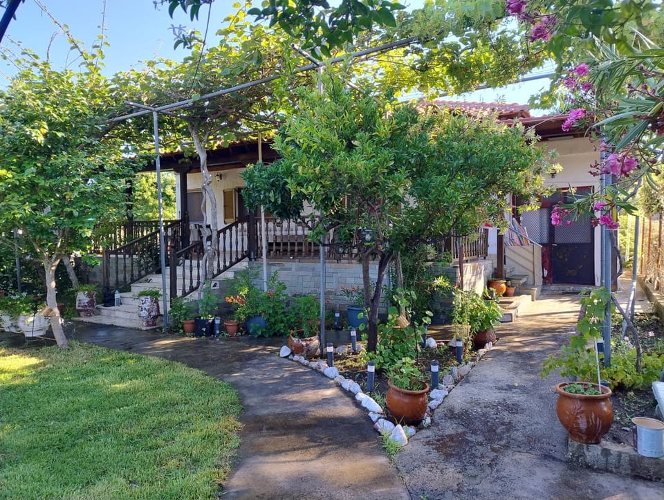Μικρός Παράδεισος - Little Paradise Apartment in Halkidiki