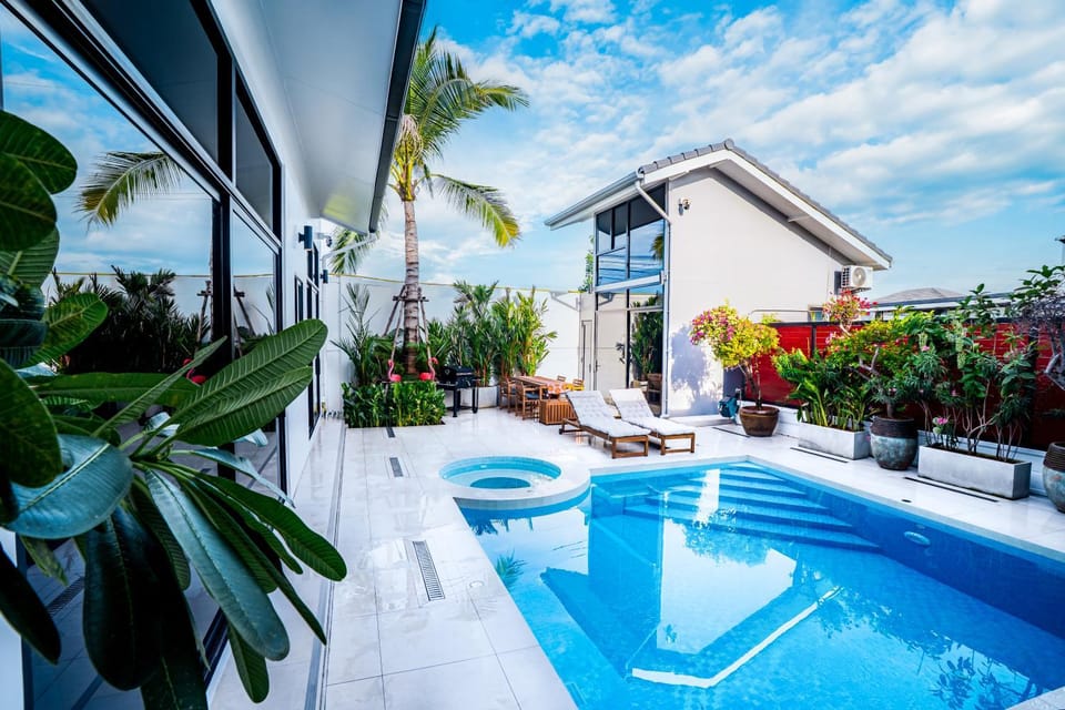 Property building, Patio, Day, Garden, Garden view, Pool view, Swimming pool, sunbed