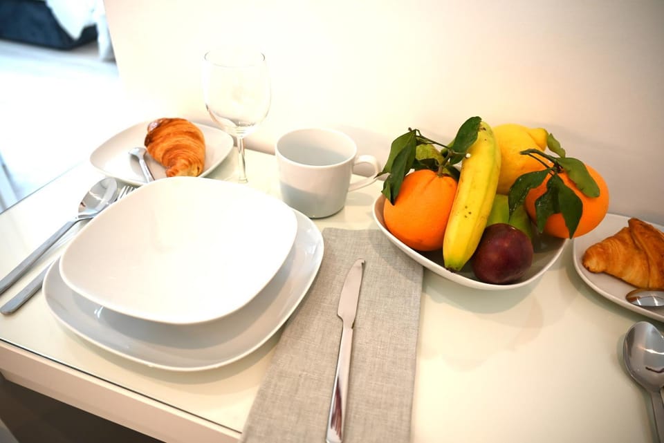 Food and drinks, Breakfast, Continental breakfast, kitchen