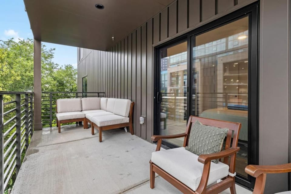 Skyline Glory - with Pool in Downtown Nashville House in The Gulch
