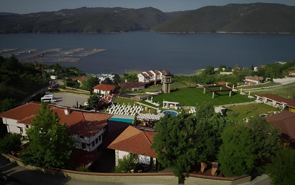 Property building, Restaurant/places to eat, Bird's eye view, Swimming pool