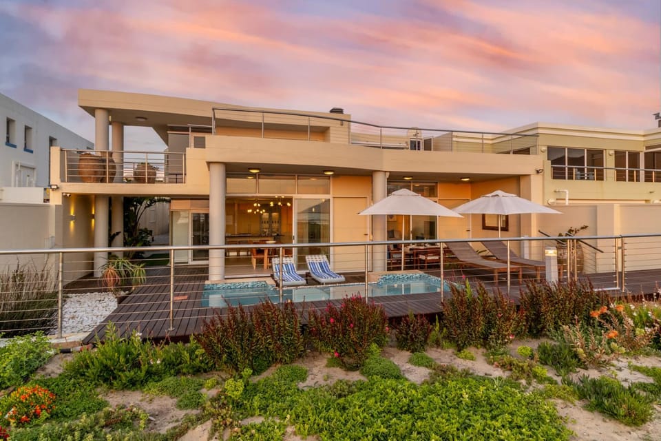 Property building, Patio, Day, Garden, Garden, View (from property/room), Balcony/Terrace, Garden view, Pool view, Swimming pool, sunbed