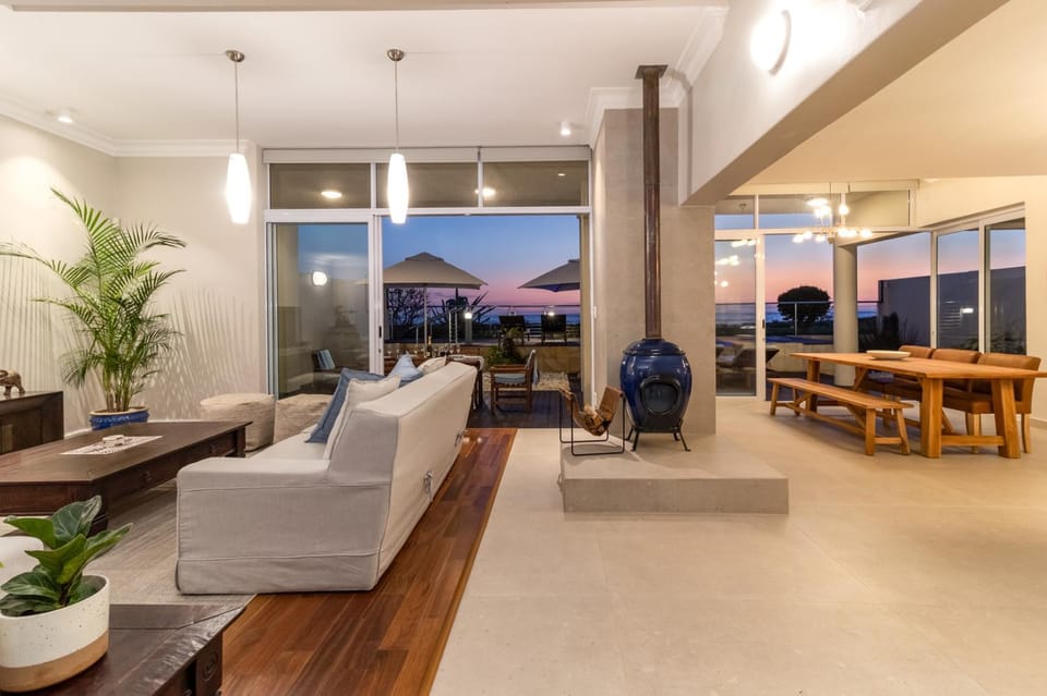 Living room, Photo of the whole room, Seating area
