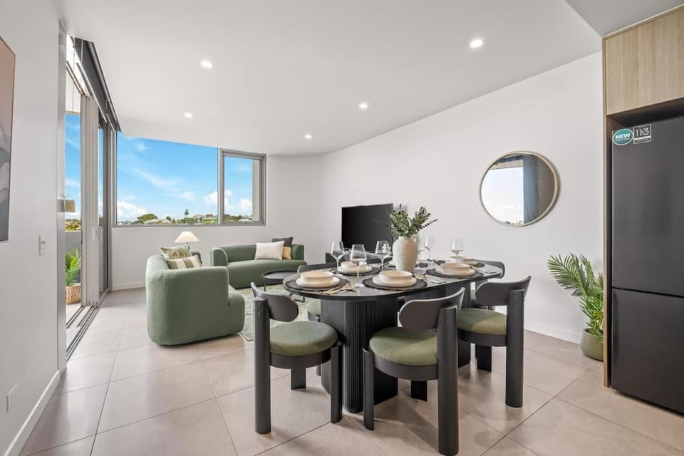 3BR Family Stay - King Beds, Parking & City Views Apartment in Kangaroo Point
