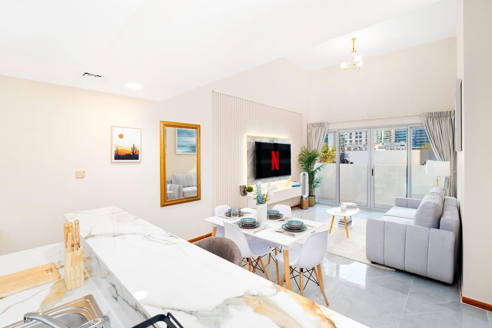 Bed, TV and multimedia, Living room, Photo of the whole room, Seating area