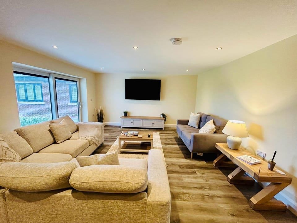 TV and multimedia, Living room, Seating area