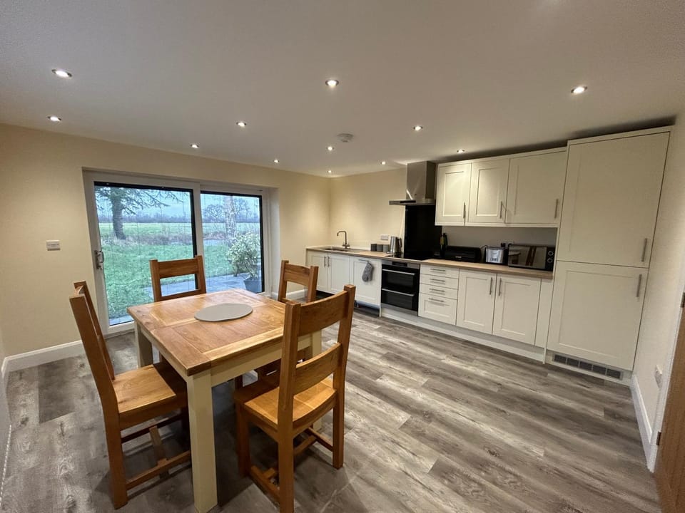 Kitchen or kitchenette, Dining area, dishwasher, oven, stove