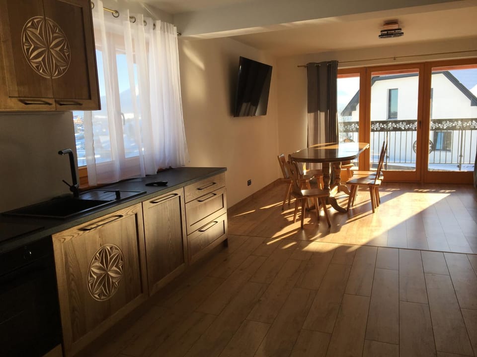 Kitchen or kitchenette, Dining area, pet friendly, stove