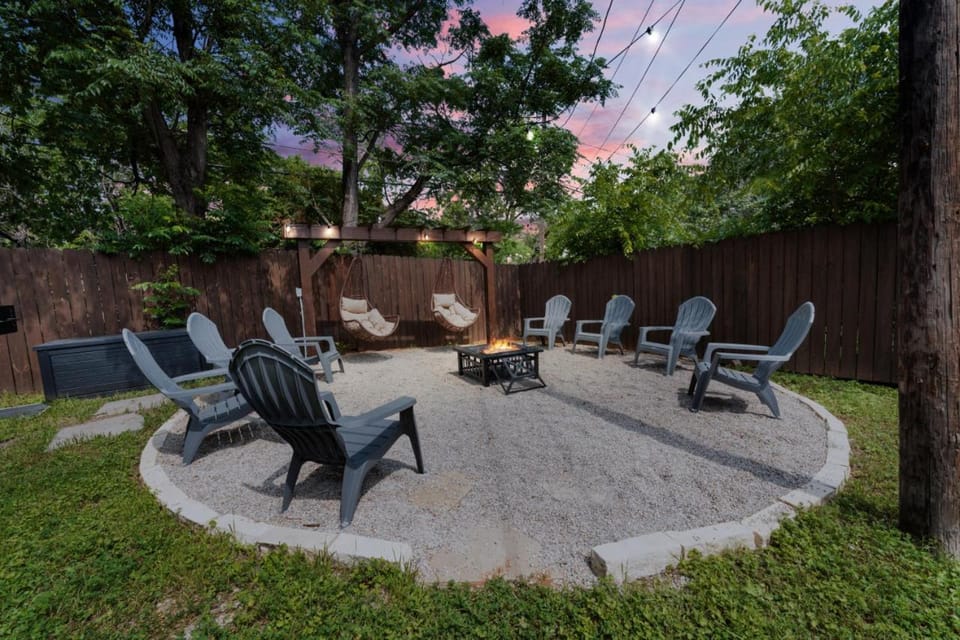 Luxury Family Friendly Home 6 Queen Beds House in Fort Worth