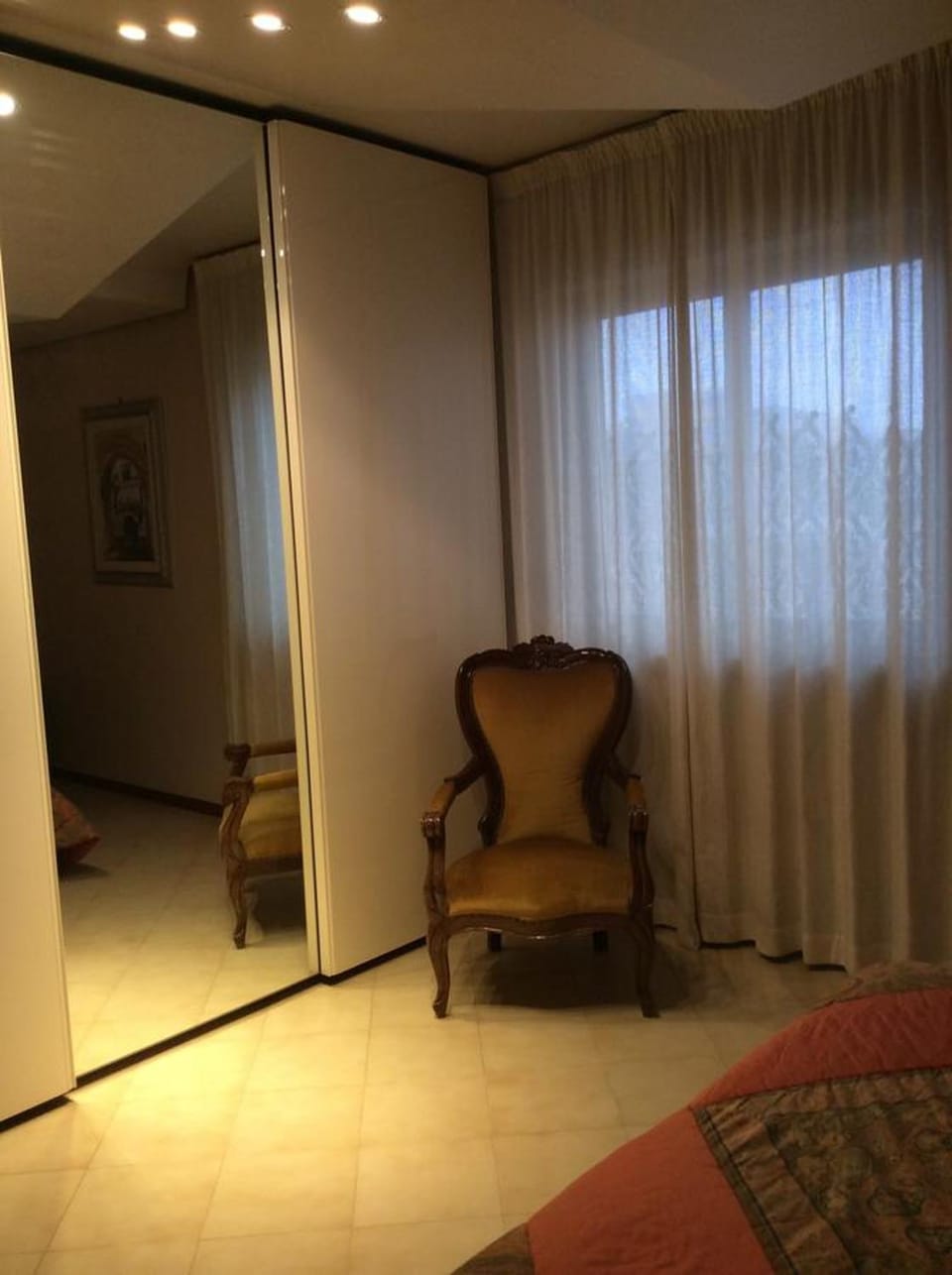 Bedroom, older children, group of guests, Family