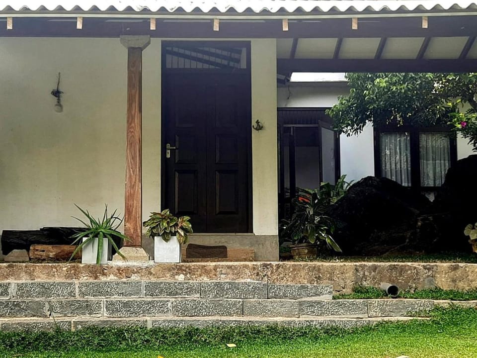 Dimond rock villa Villa in Hikkaduwa