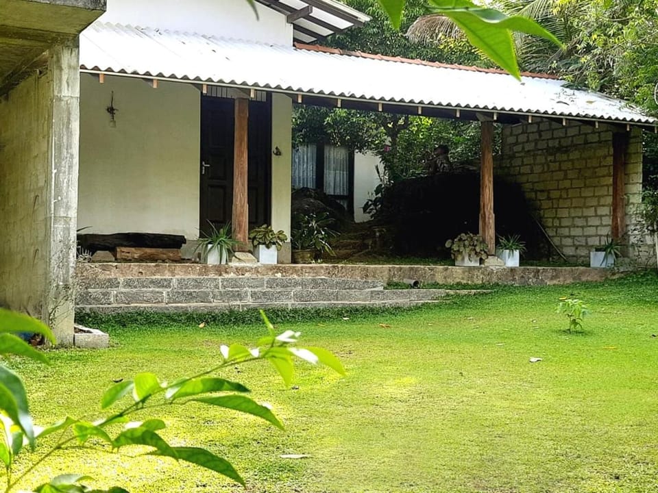 Dimond rock villa Villa in Hikkaduwa
