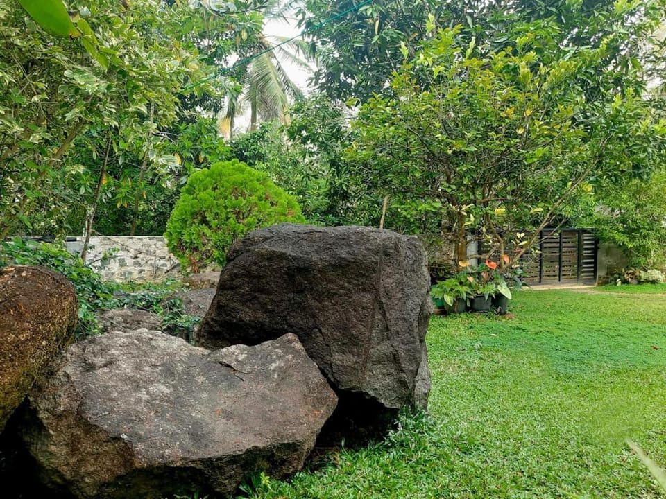 Dimond rock villa Villa in Hikkaduwa