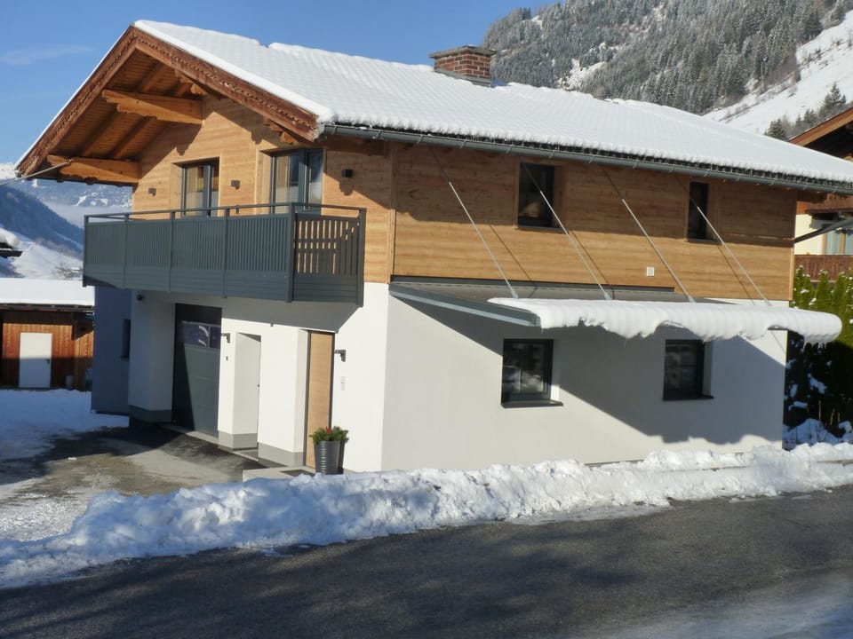 Property building, Day, Winter