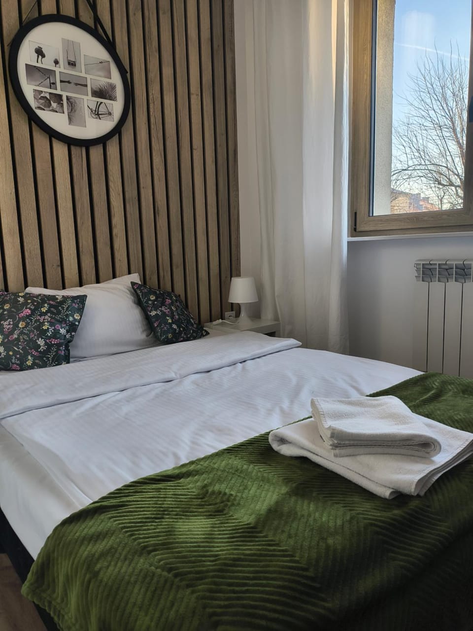 Bedroom, towels