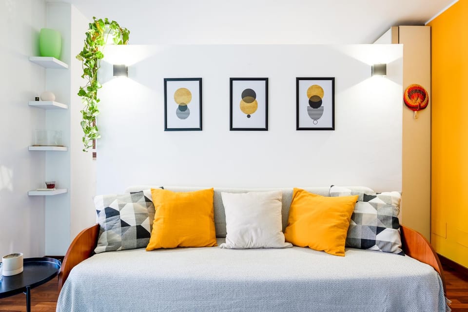 Bed, Seating area