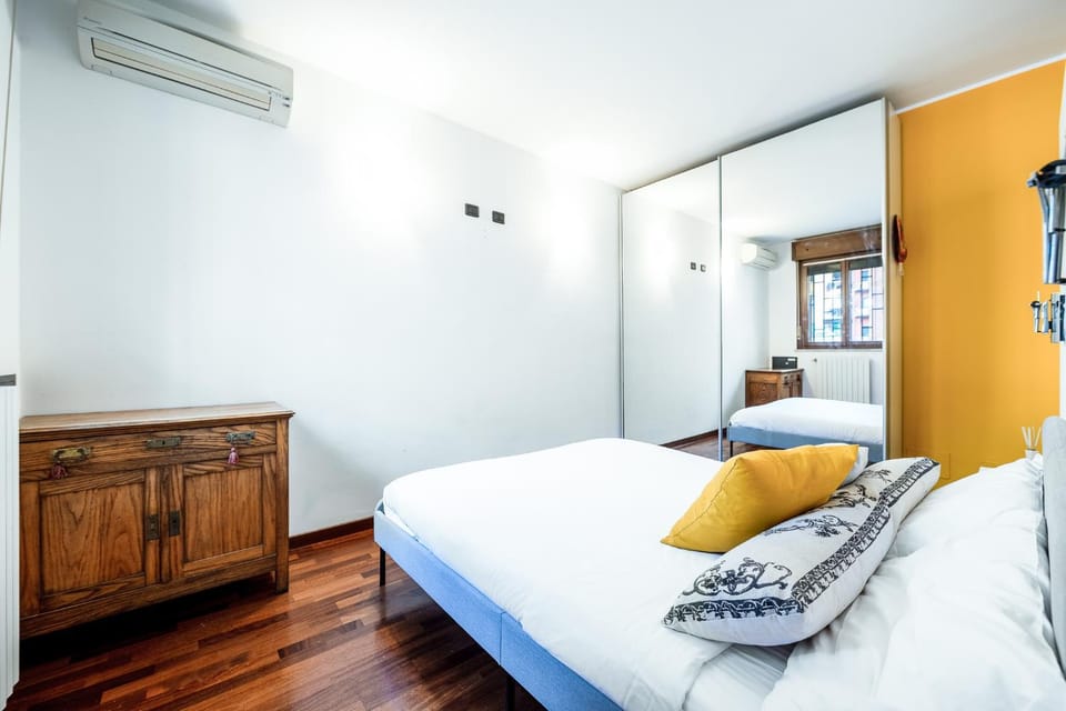 Bed, Photo of the whole room, Bedroom, wardrobe, air conditioner
