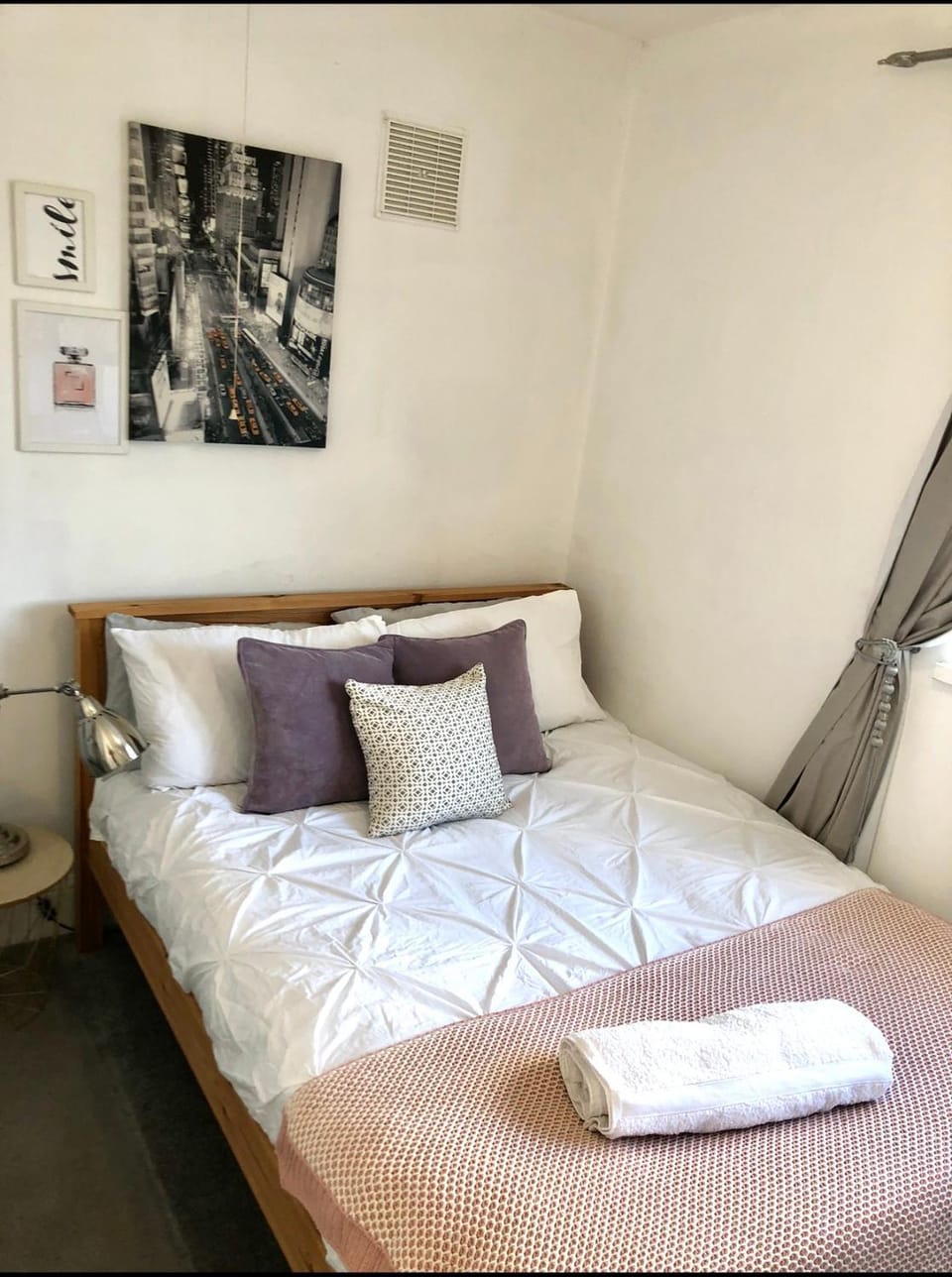 Double desk Vacation rental in Cardiff