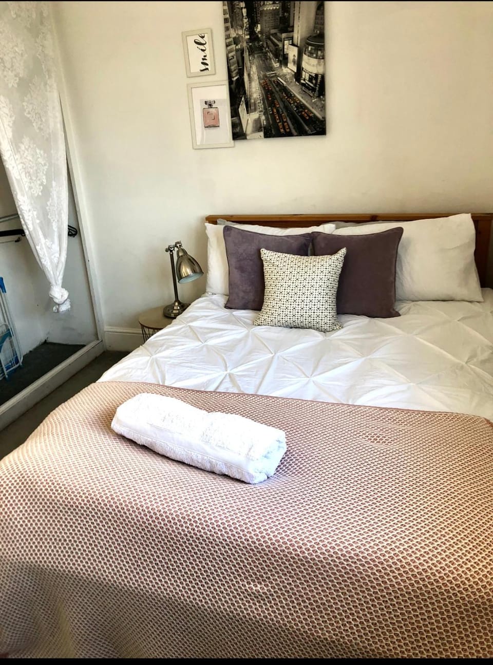 Double desk Vacation rental in Cardiff