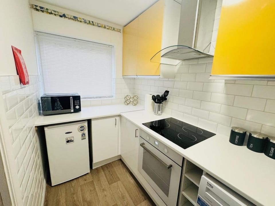 Luton Parkway Apartment-4 guests- free parking Apartment in Luton