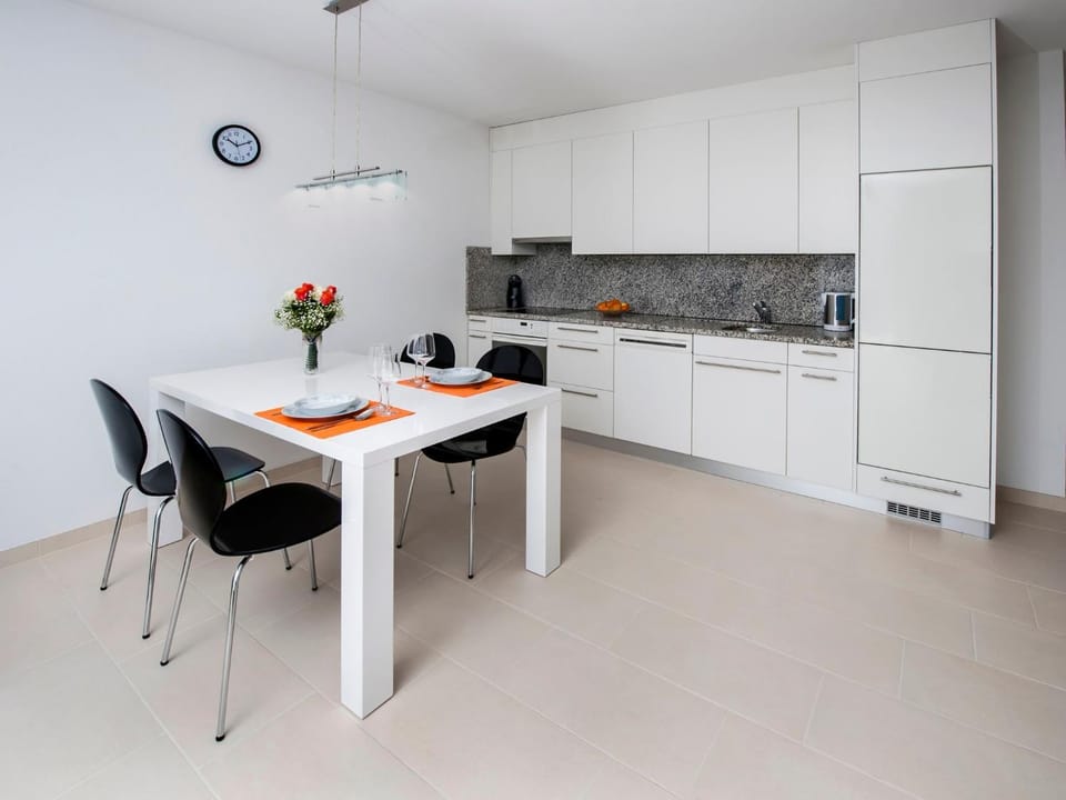 Property building, Kitchen or kitchenette, Living room, Dining area