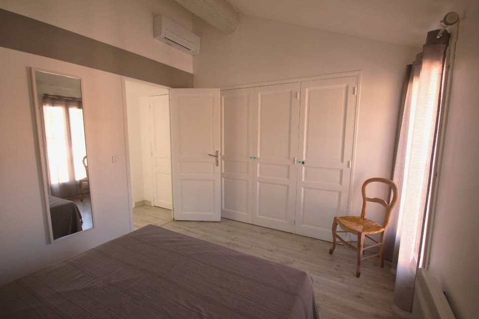 Bedroom, air conditioner