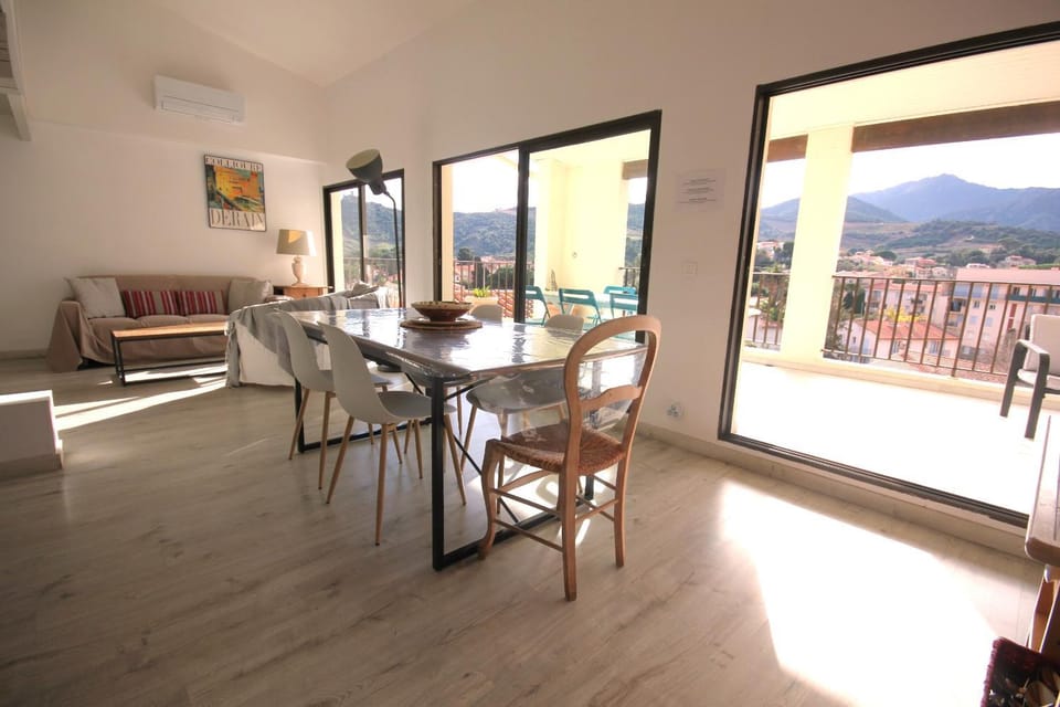 Living room, Dining area, Mountain view