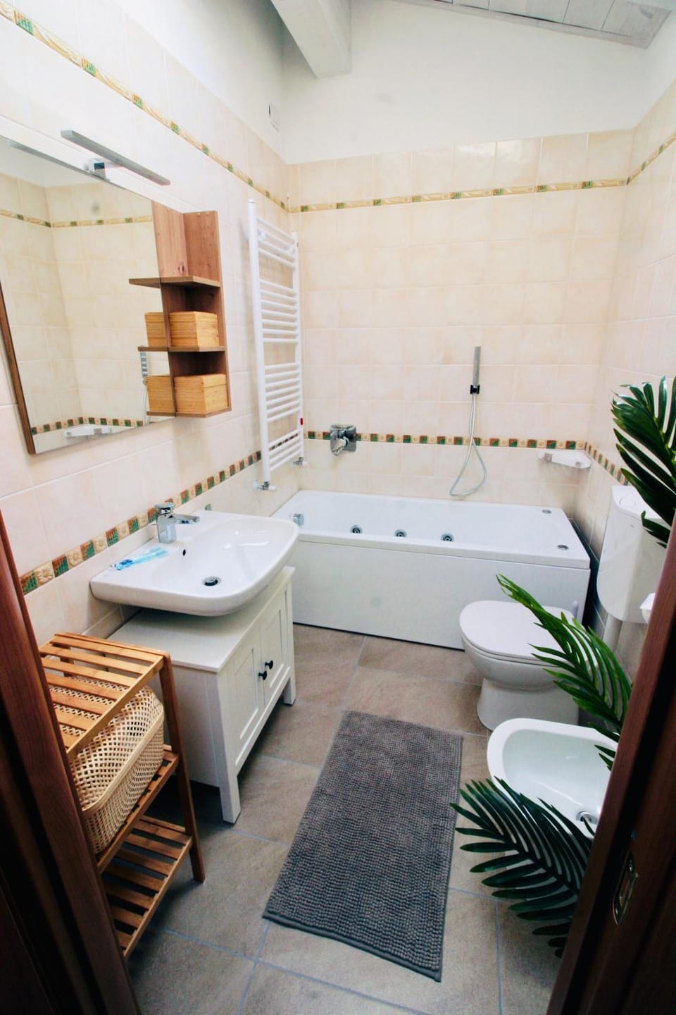 Toilet, Hot Tub, Hot Tub, Bathroom, Bath