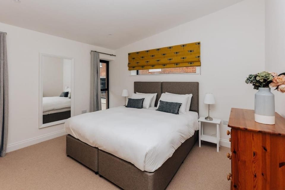 Home Farm Holiday Homes - Sleeps 26 House in South Oxfordshire District