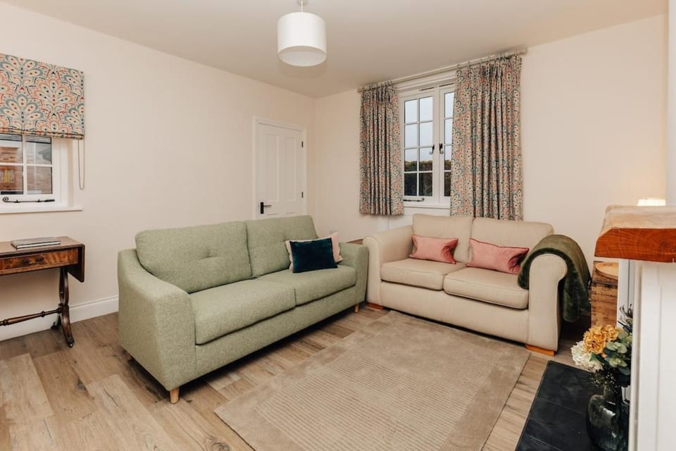 Home Farm Holiday Homes - Sleeps 26 House in South Oxfordshire District