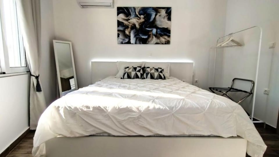 Bedroom, air conditioner