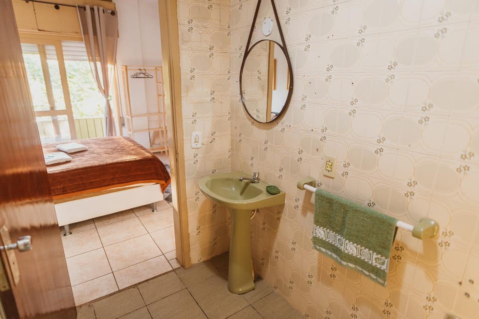 Shower, Bed, Bathroom, Photo of the whole room, Bedroom, towels