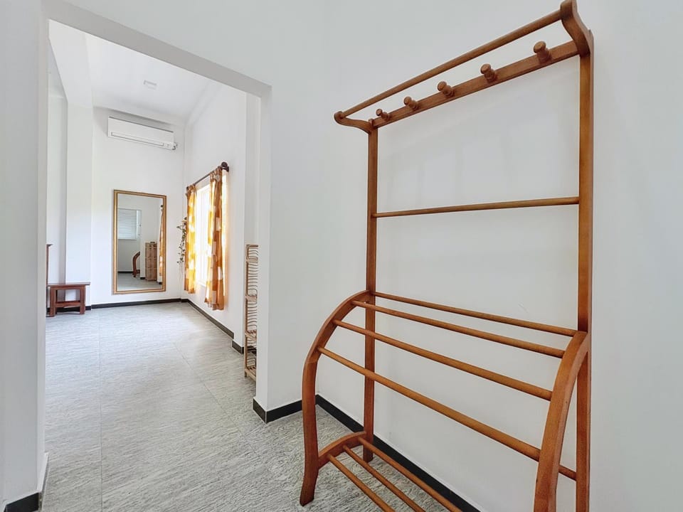 Photo of the whole room, wardrobe, air conditioner