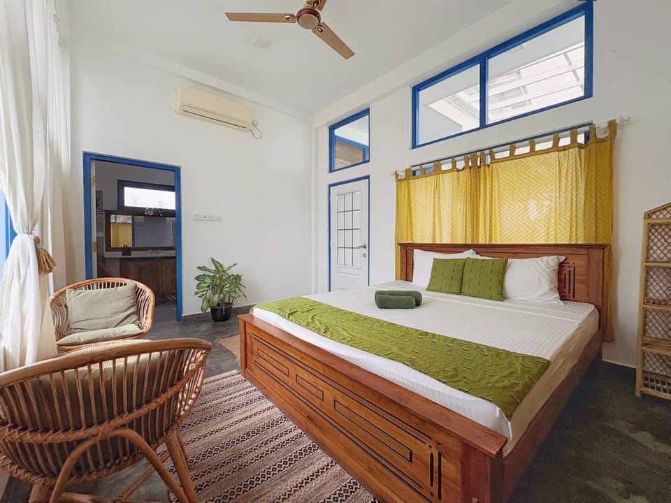 Bed, Photo of the whole room, Bedroom, air conditioner