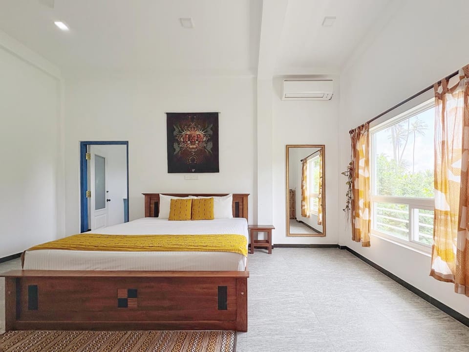 Bed, Photo of the whole room, Bedroom, air conditioner