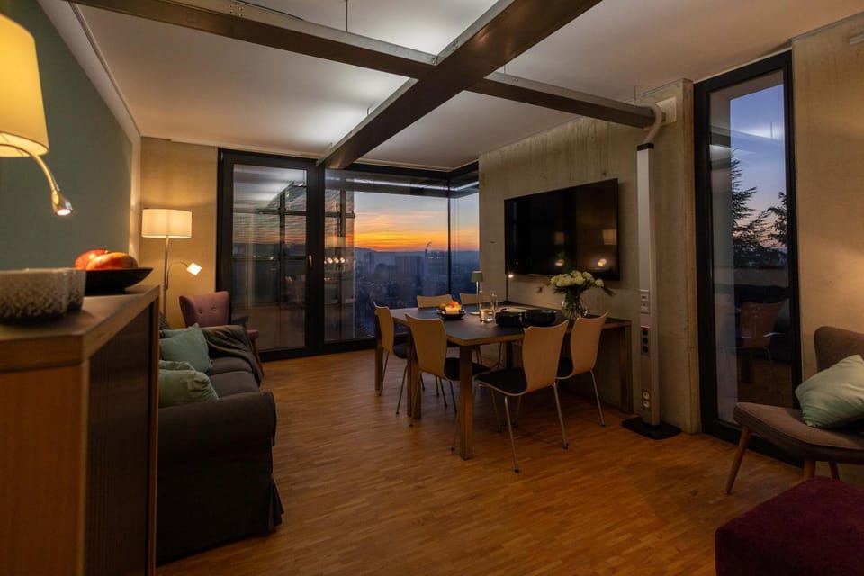 Communal lounge/ TV room, TV and multimedia, View (from property/room), Food