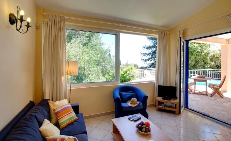 Patio, Living room