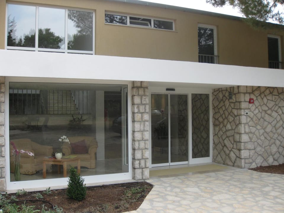 Property building, Facade/entrance