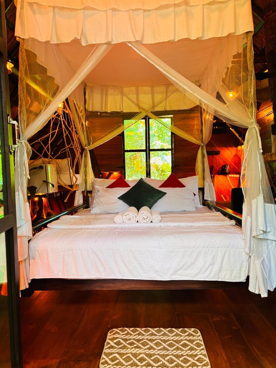 Bed, Bedroom, towels