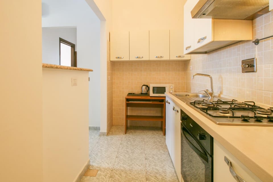 Kitchen or kitchenette, dishwasher, stove