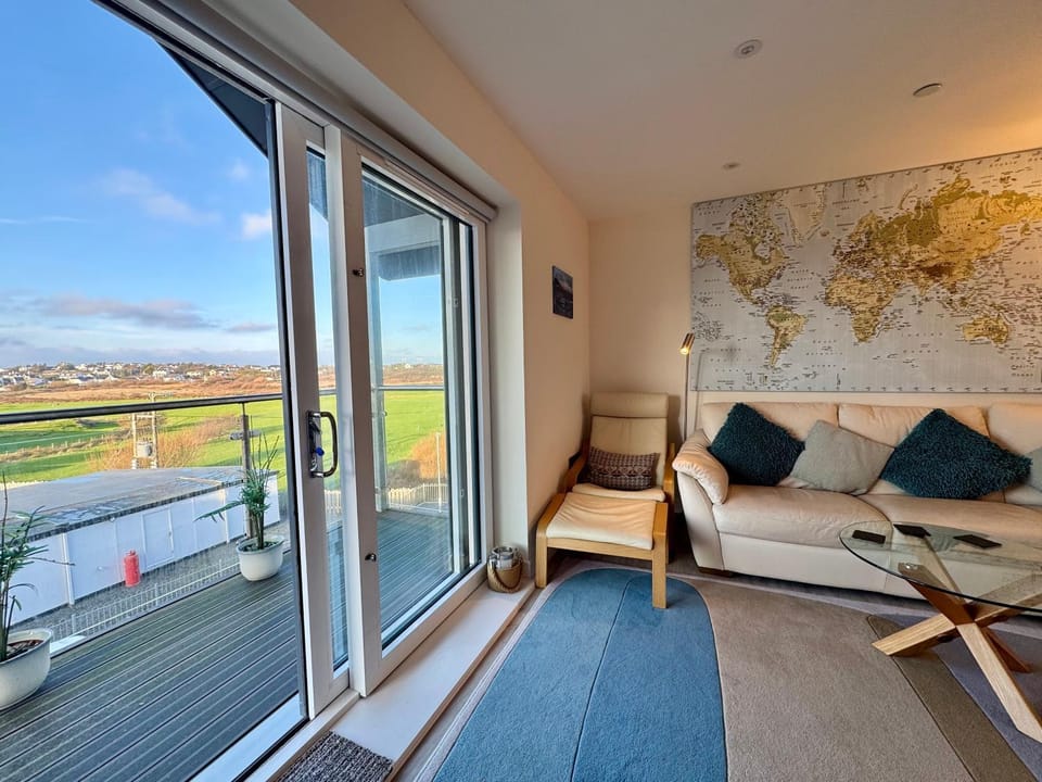 Gwel Y Bae-2 Bed-en-suite-Lift-Pet friendly Apartment in Trearddur Bay