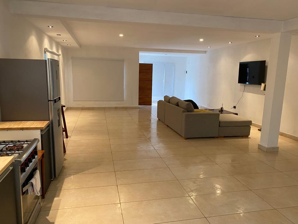 Casa amplia de parque House in Necochea