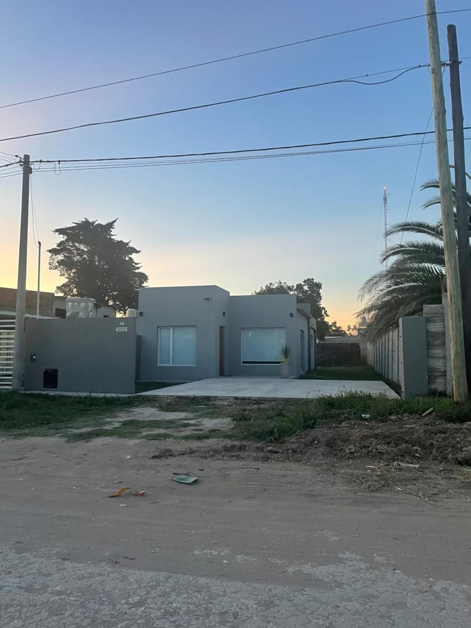 Casa amplia de parque House in Necochea